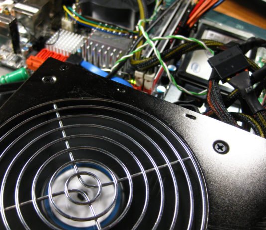 Fonte de alimentação genérica ou real